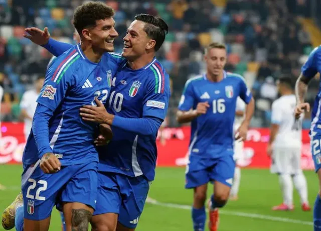 Italia tiến gần tứ kết UEFA Nations League